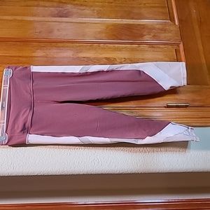 WOMAN'S ATHLETA MAUVE CAPRIS SIZE S